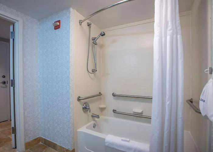 Hampton Pensacola-airport 3*